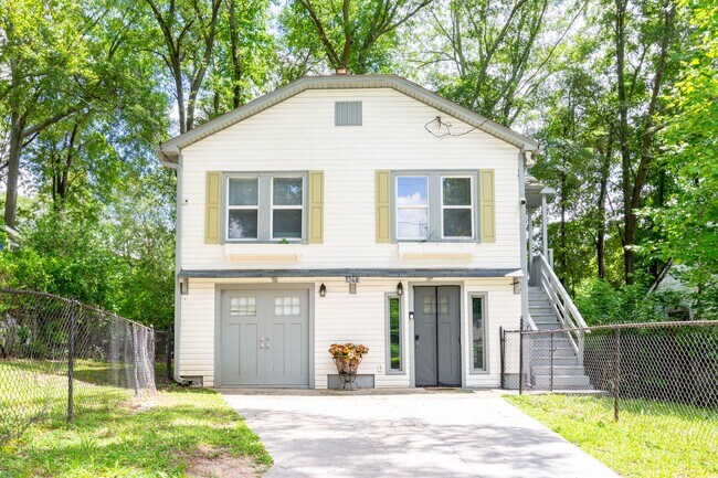Building Photo - 1348 McClelland Ave