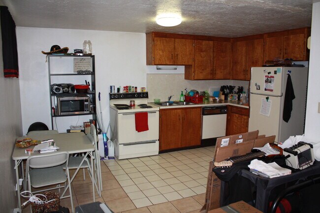 Building Photo - 296 W 1100 N