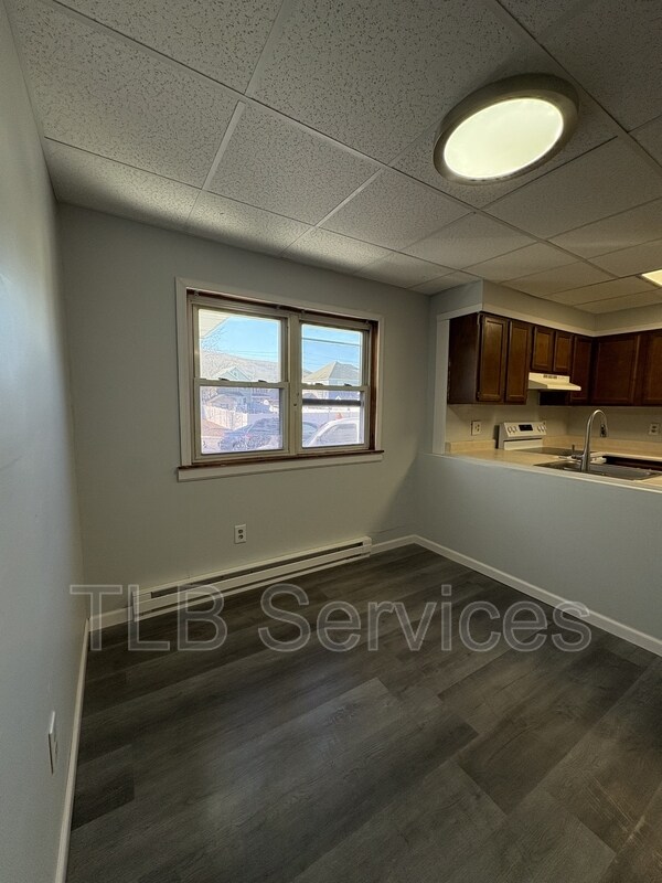 Building Photo - 563 Washington Ave