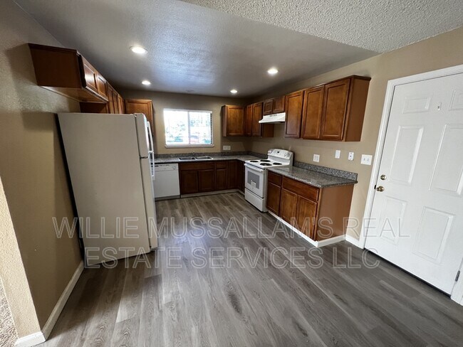 Primary Photo - 1625 Court Dr