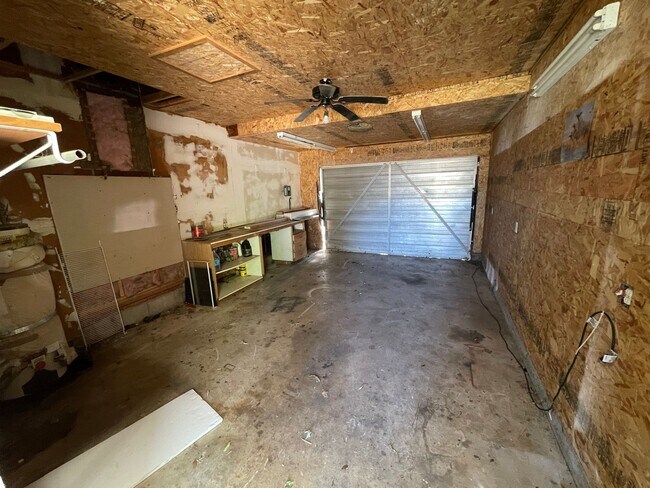 Building Photo - 3 Bedroom, 2 bath home in Chico, Just off the Esplanade, Excellent Location, Large Backyard