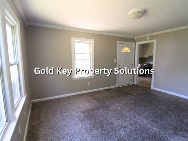 Building Photo - Cute 2 BR 1 BA Meadowbrook House with Cent...