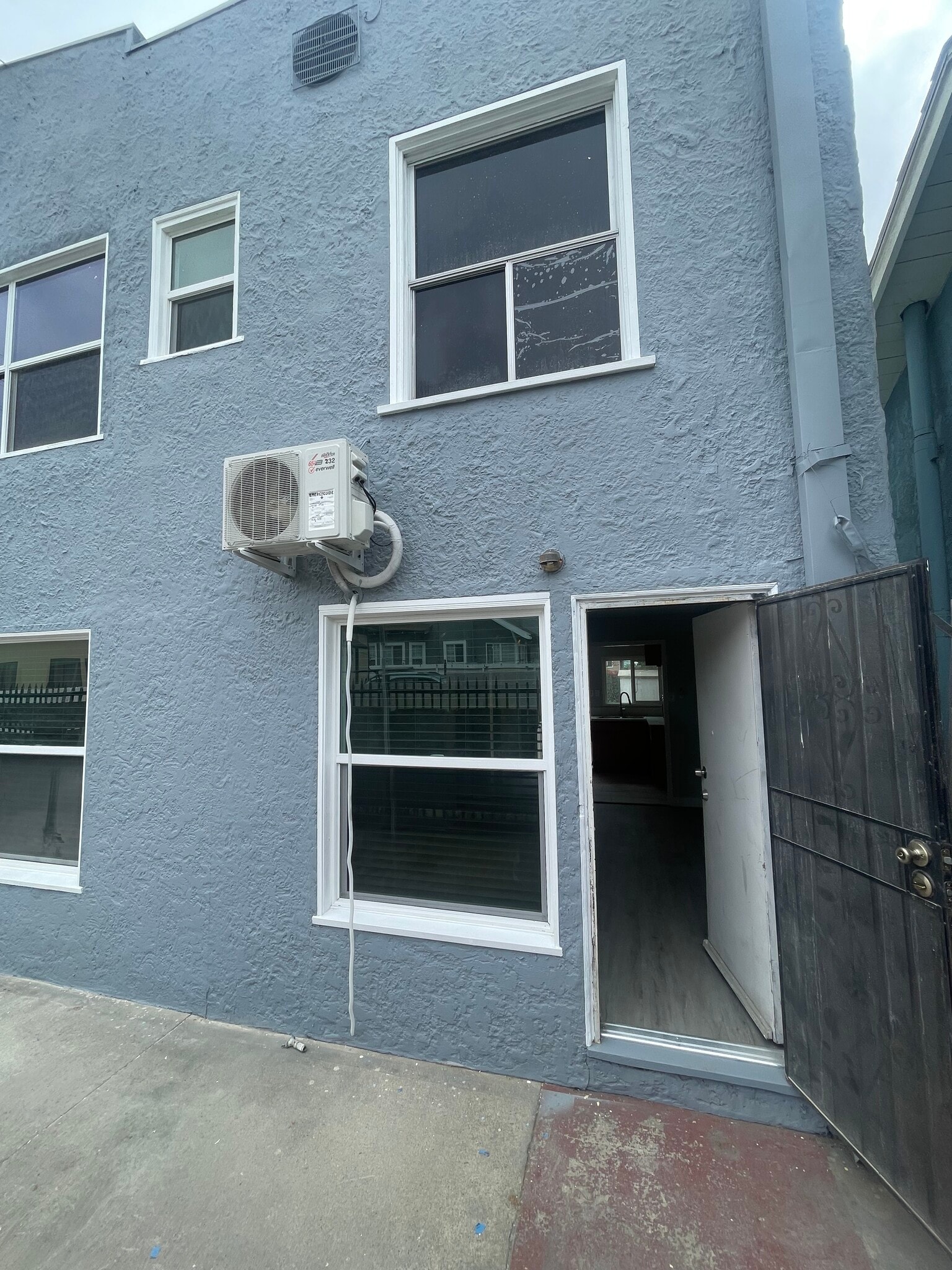 Building Photo - 335 N Palos Verdes St