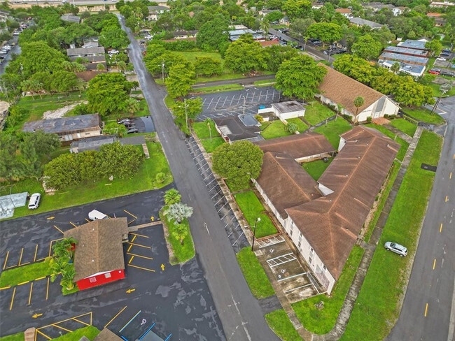 Building Photo - 740 SW 10th St