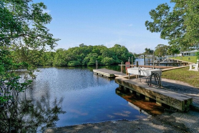 Building Photo - 1004 Stillwater Dr