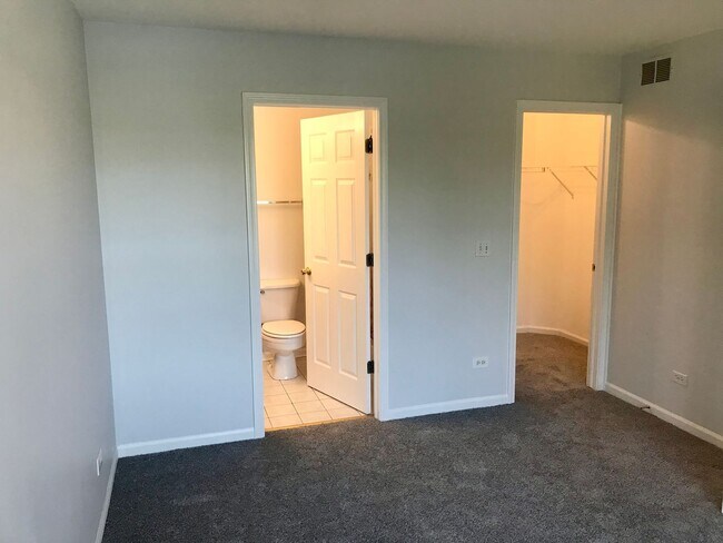 Building Photo - Waterfront, River Mill Crossings Townhome ...