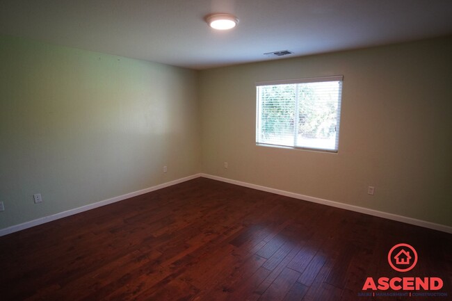 Building Photo - MOVE IN SPECIAL! $500 OFF FIRST MONTHS REN...