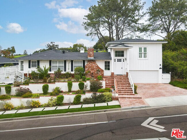 Building Photo - 1110 W Muirlands Dr