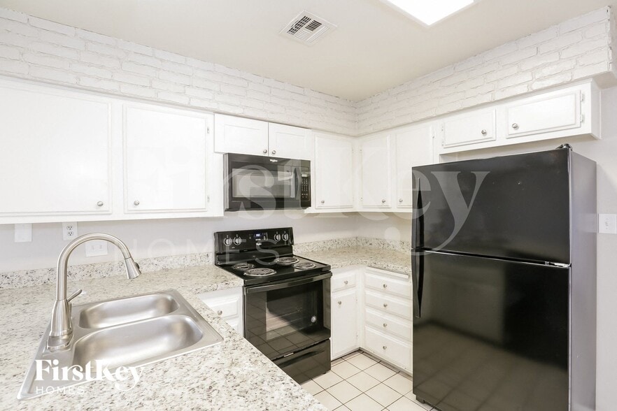 Building Photo - 3868 Vista Largo Dr