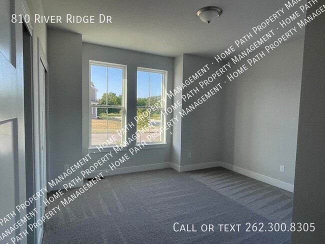 Building Photo - 810 River Ridge Dr