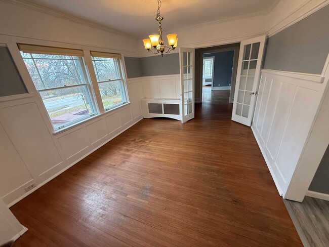 Building Photo - SHORT TERM RENTAL ONLY NOW to 5-31-25