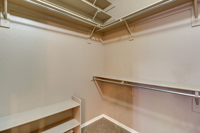 Building Photo - Beautiful 4 bedroom 2 bathroom home in Prescott!