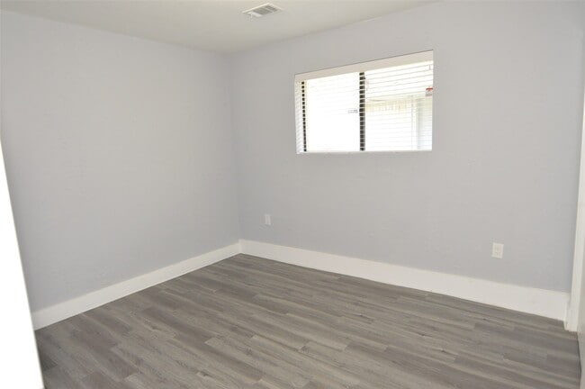 Building Photo - 5214 Beaverhill Dr