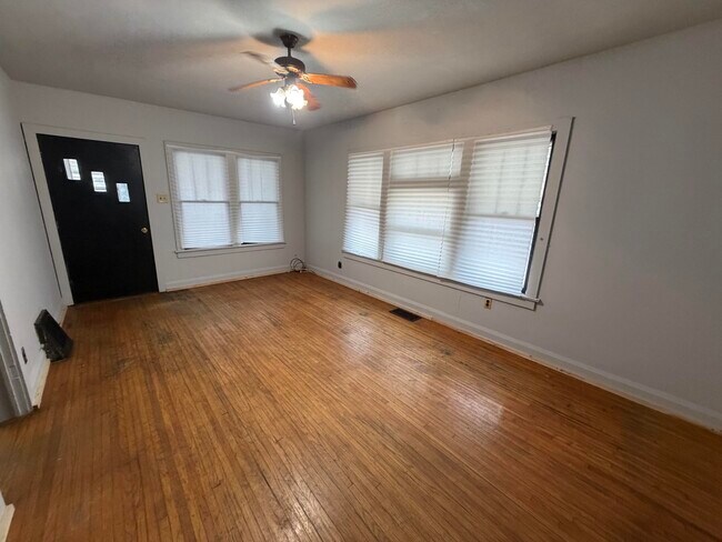 Building Photo - 208 Stroup-