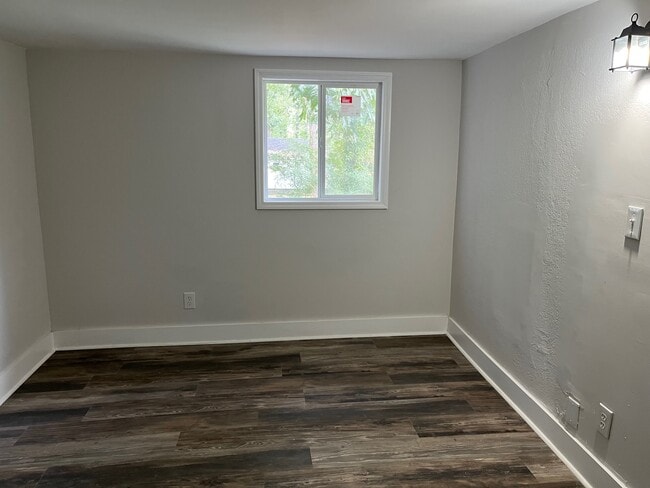 Building Photo - 635 N Moore Rd