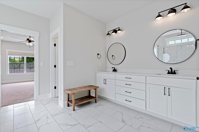 Building Photo - 6605 Waxwood Dr