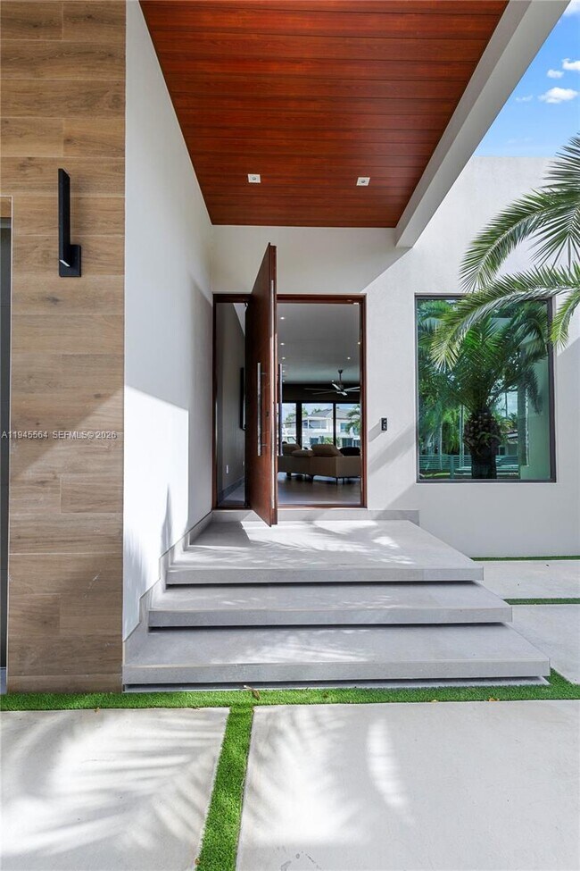 Building Photo - 12911 Oleander Rd