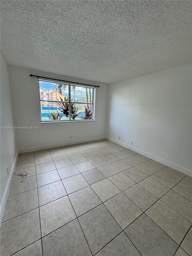 Building Photo - 8801 Wiles Rd