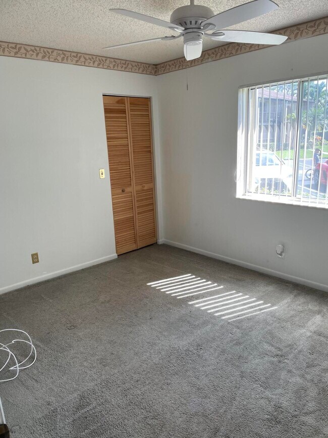 Building Photo - 501 Shady Pine Way