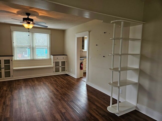 Building Photo - 4Bd/1Ba two story home - For viewing