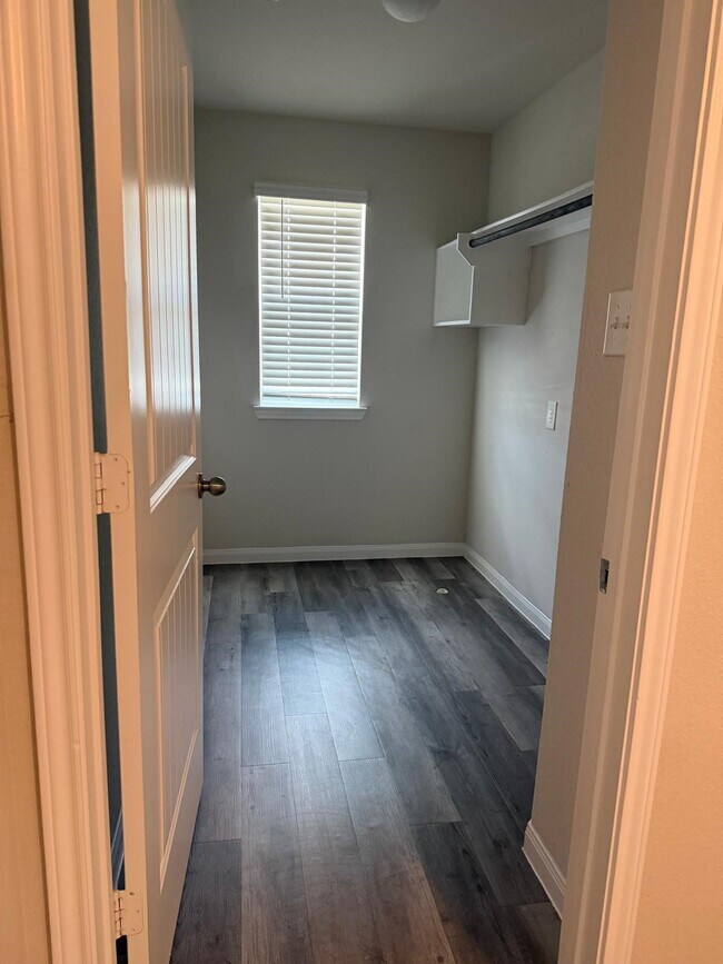 Building Photo - 25419 Grotto Falls Ln