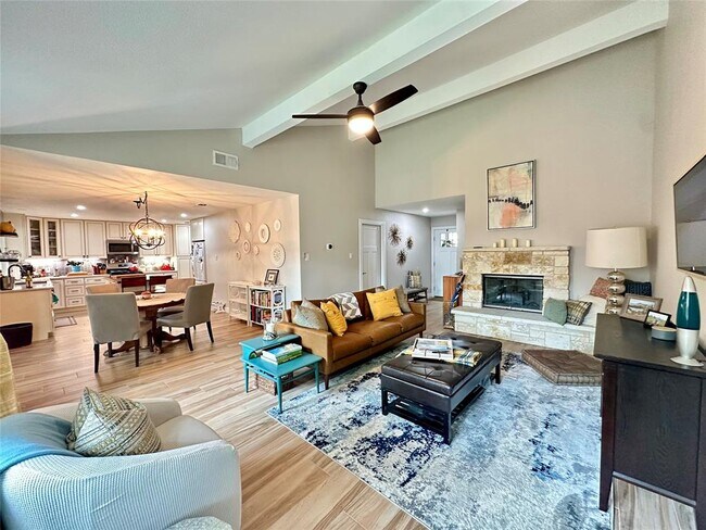 Building Photo - 2715 Alderwood Dr