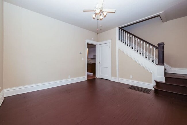 Building Photo - 557/559 E Madison Ave