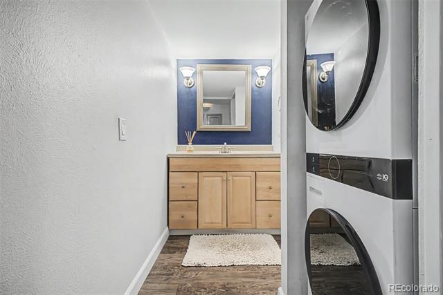 Building Photo - 7665 E Eastman Ave