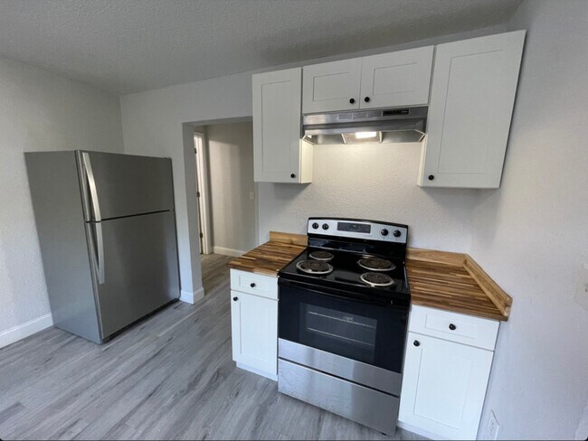 Building Photo - 1408 Iredell Ave