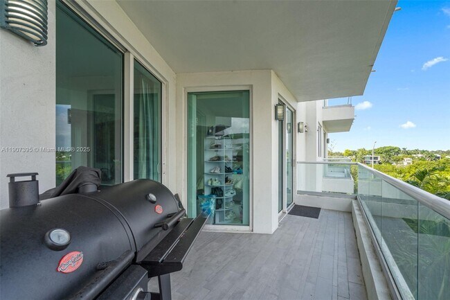 Building Photo - 6362 Collins Ave