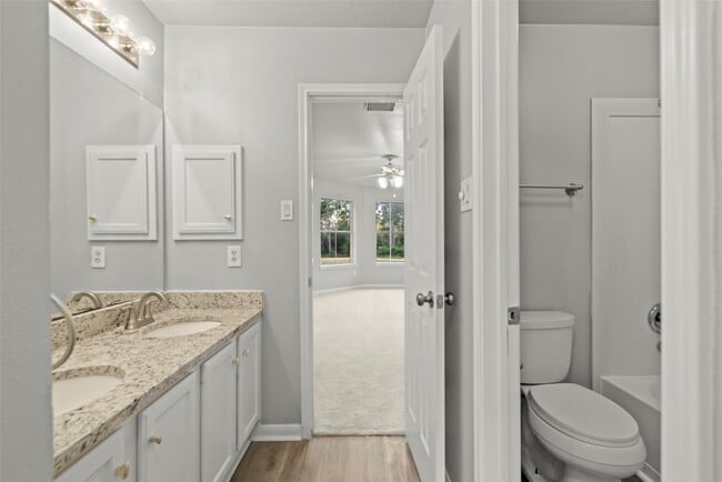 Building Photo - 14810 Cantwell Bend