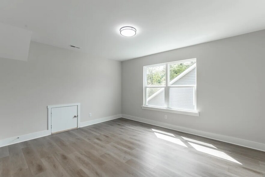 Building Photo - 4696 Heiskell Dr
