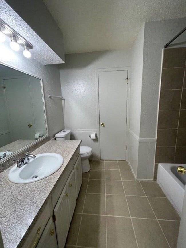 Building Photo - Military Discount available! Updated 3 bed 2 bath, 2 car, fenced yard!