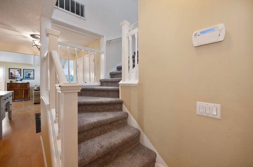 Building Photo - 9348 Blue Oak Dr