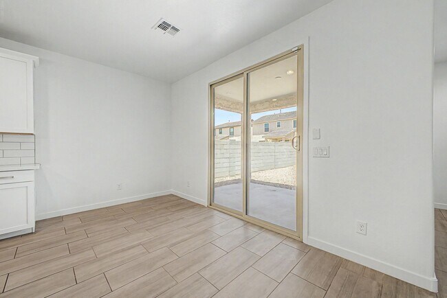 Building Photo - 10984 W Pierce St