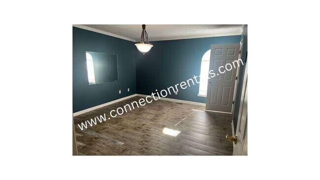 Building Photo - 3 bed 2.5 bath Townhome