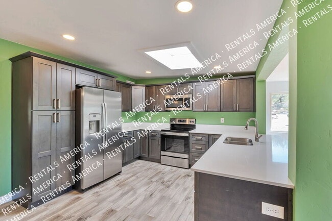 Building Photo - 330 E Mountain Vista Dr
