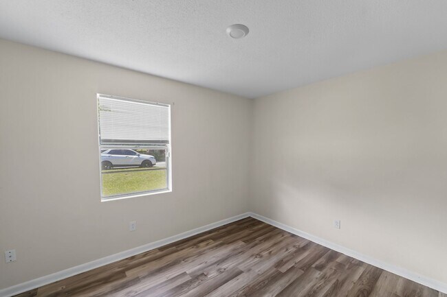 Building Photo - 234 Deerwood Dr