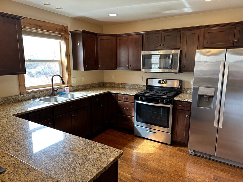 Building Photo - 504 Fowler Ave