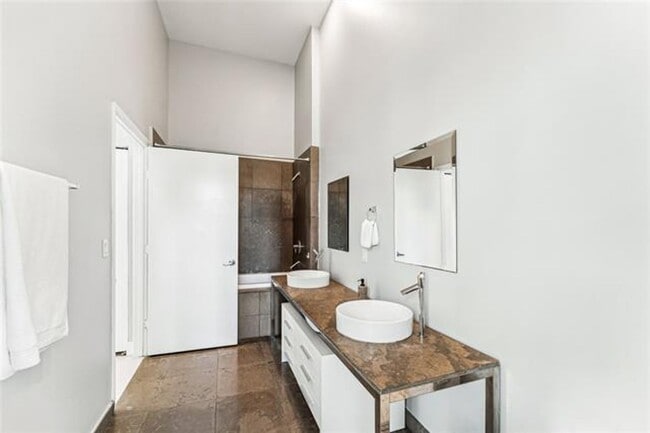 Building Photo - 465 Brickell Ave