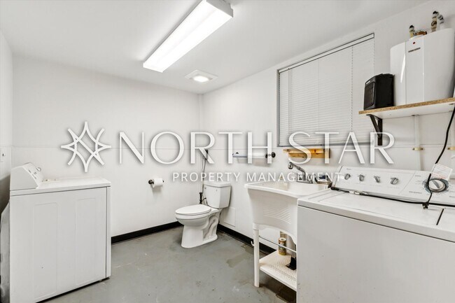 Building Photo - Escape to the Country, Spacious Contemporary in Wilsonville with Shop