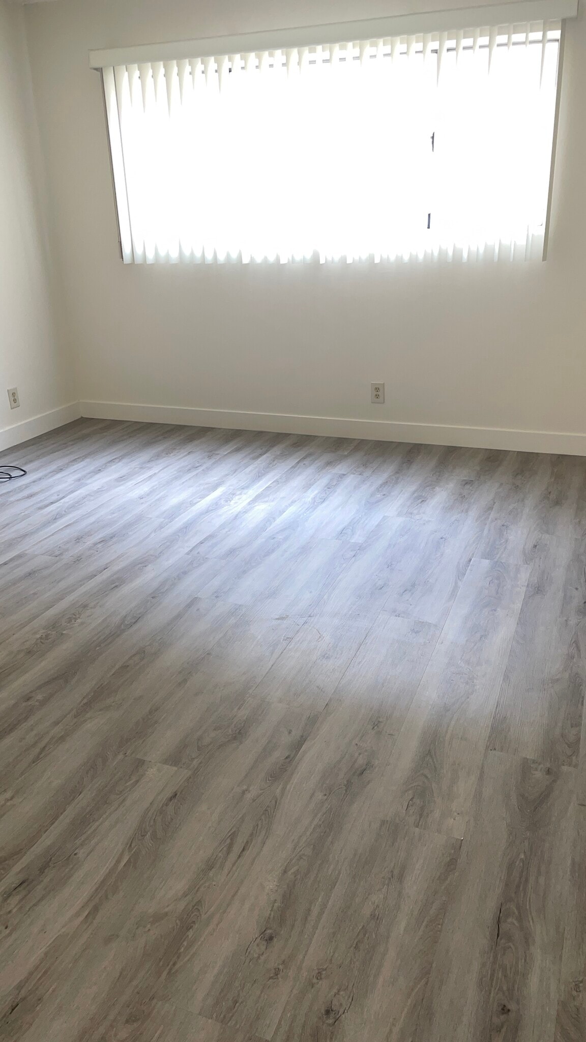 Building Photo - 17424 Burbank Blvd