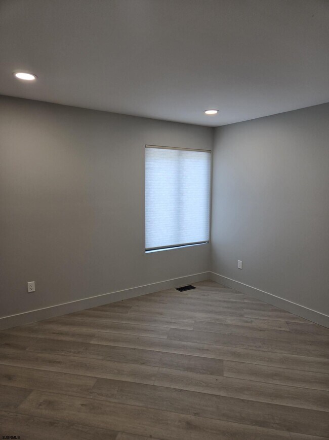 Building Photo - 17 Tilton Club