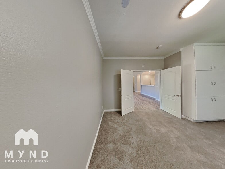 Building Photo - 900 Domnus Ln