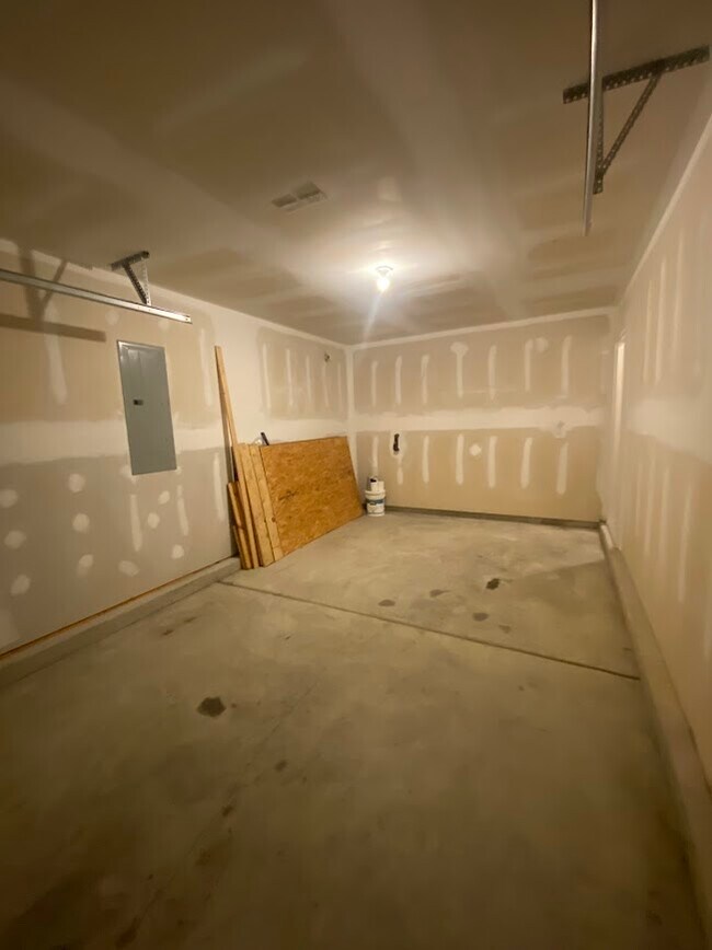 Building Photo - 800 Trap Shooter Cir