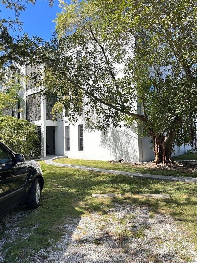 Building Photo - 5991 SW 76th St