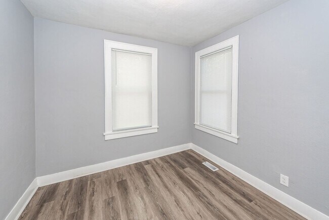 Building Photo - 3 Bedroom, 1 Bathroom Home in Dorchester Terrace - North Charleston