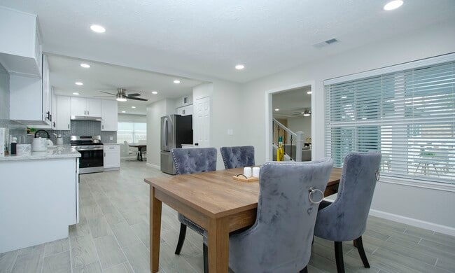 Building Photo - 25607 Pecan Valley Cir