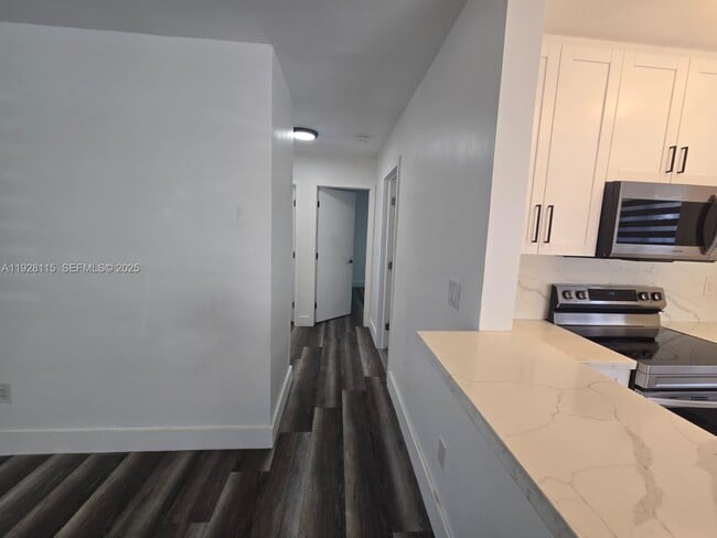 Building Photo - 635 W 31st St