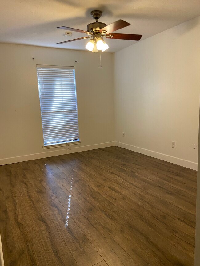 Building Photo - 3815 Oak Gardens Dr